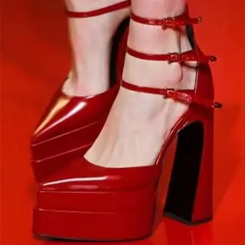 Yaz Sivri Burun Patent Deri Roma Sandalet kadın Platformu Kalın Yüksek Topuk Seksi parti ayakkabıları Tıknaz Topuk Pompaları Toka 43