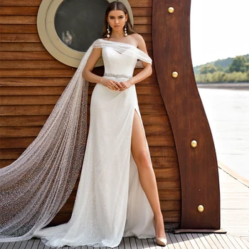 Bir Omuz Pelerin Yarık Boncuk Kemer Illusion A-Line Glitter Tül Sweep Tren düğün elbisesi Gelin Törenlerinde vestido de novia