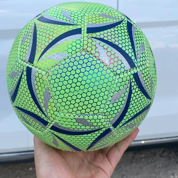 1 adet Futbol Topu Aydınlık Gece Parlayan Futbol Topları Yetişkin Çocuk Standart Boyut 5 Spor Maç Eğitim Topları Futbol