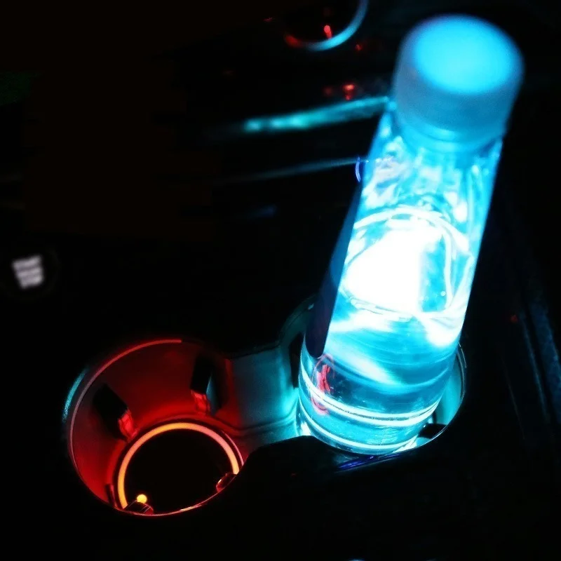 Aydınlık Araba Su fincan altlığı Tutucu 7 Renkli USB araba şarjı Led atmosfer ışığı Toyota Jeep Subaru Honda AUDİ BMW