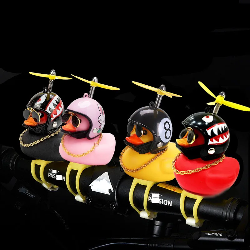 Araba Ürünleri Hediye Kırık Rüzgar Kask Küçük Sarı Ördek Araba Dekorasyon İç Aksesuar Rüzgar kırma Siyah Ördek Bisiklet Süs